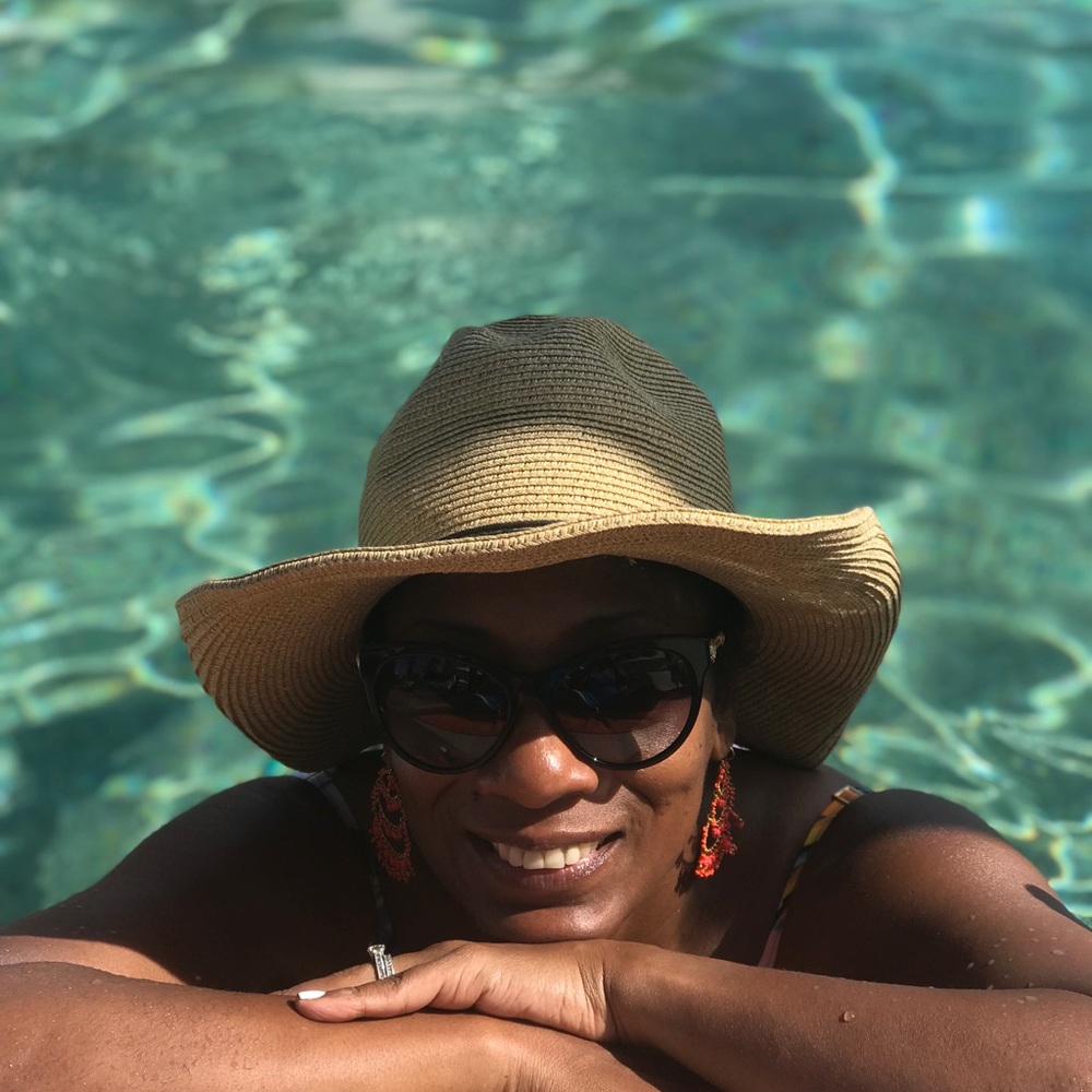 Meet your Posher, Roxana